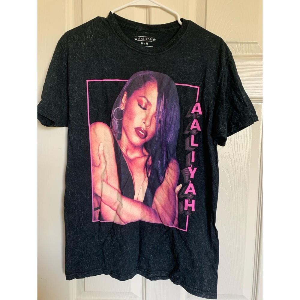 Aaliyah Women’s T Shirt Size Medium